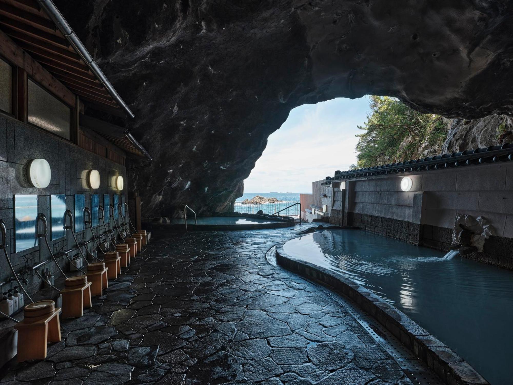 Hotel Urashima Katsuura  Exterior photo